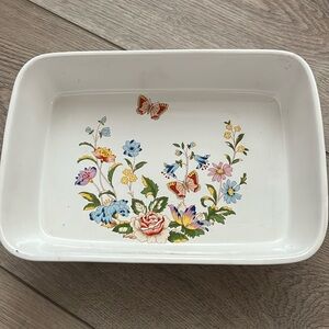 Aynsley Oven to Table 10 in x 6 1/2 in baking tray.